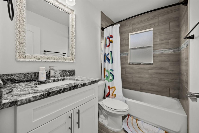 NO HOA! LIKE NEW! Built in 2023, this beautifully upgraded 4-bed - photo 20