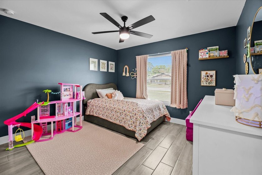 NO HOA! LIKE NEW! Built in 2023, this beautifully upgraded 4-bed - photo 21
