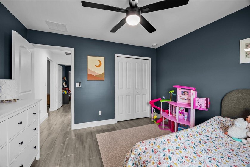 NO HOA! LIKE NEW! Built in 2023, this beautifully upgraded 4-bed - photo 22