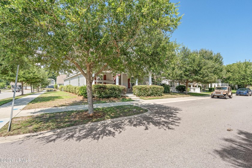Welcome Home - This beautifully maintained single-story home - photo 3