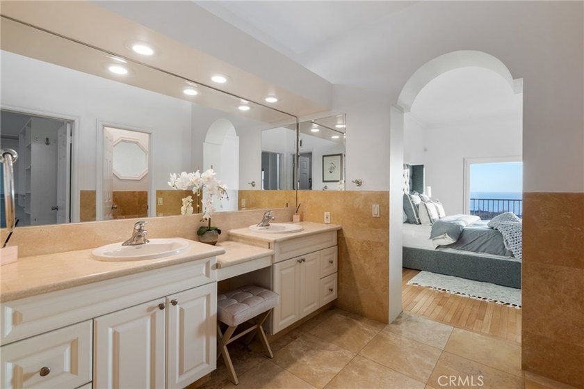 Panoramic ocean views from the living room, family room, dining - photo 26