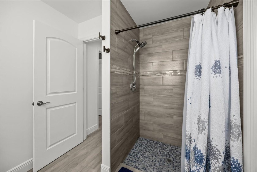 NO HOA! LIKE NEW! Built in 2023, this beautifully upgraded 4-bed - photo 26