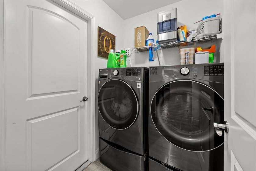 NO HOA! LIKE NEW! Built in 2023, this beautifully upgraded 4-bed - photo 27
