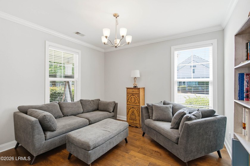 Welcome Home - This beautifully maintained single-story home - photo 8