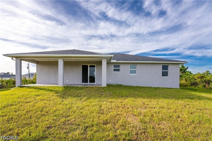 This beautiful 4-bedroom, 3-bathroom, 2,100 sq ft single-family - photo 31