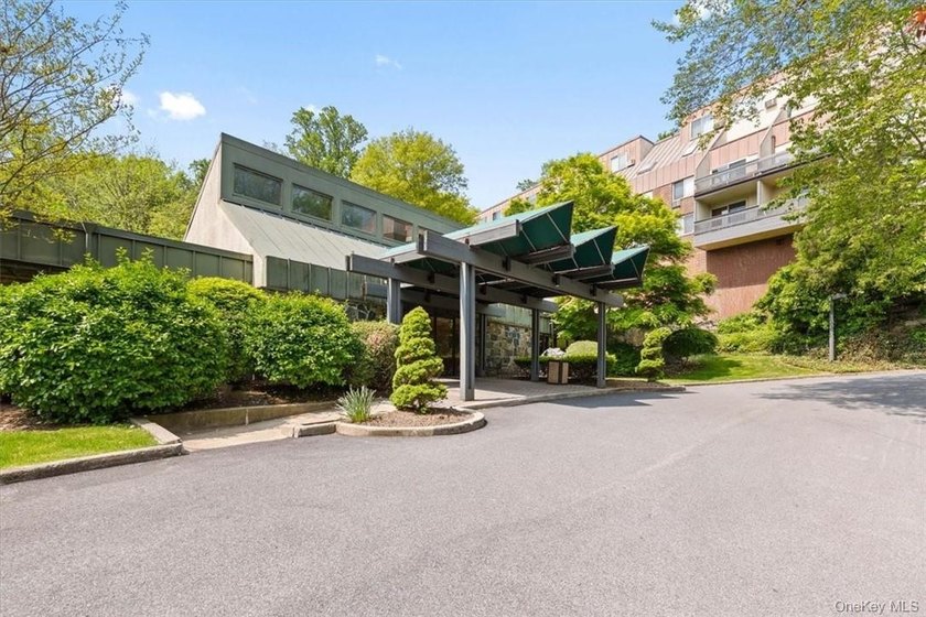 Only 30 minutes from Manhattan sits this gem of a building - photo 2
