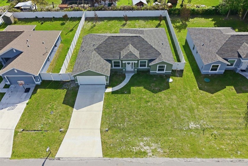 NO HOA! LIKE NEW! Built in 2023, this beautifully upgraded 4-bed - photo 32