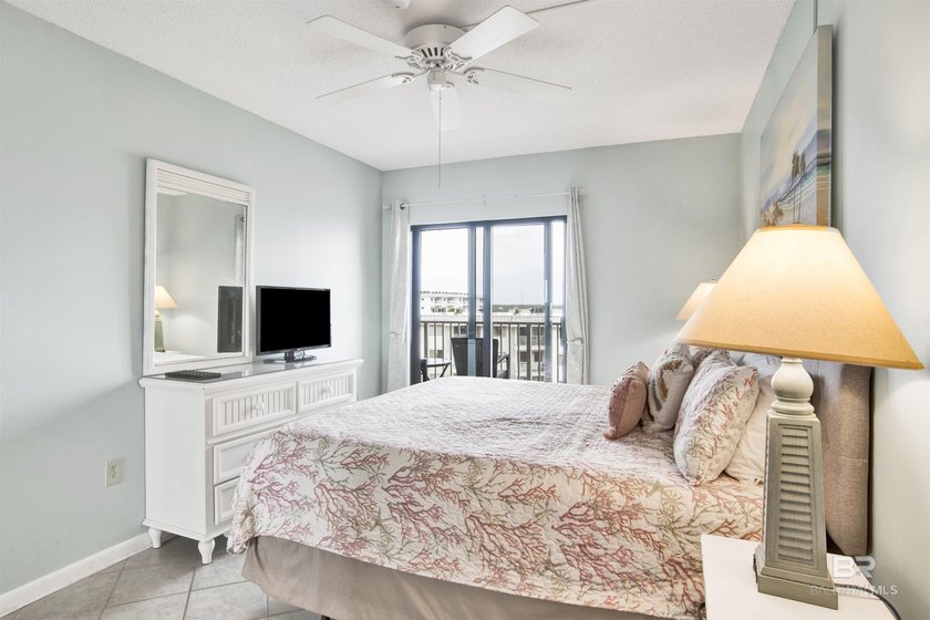 Priced to sell!!! New stainless appliances! The perfect getaway - photo 4