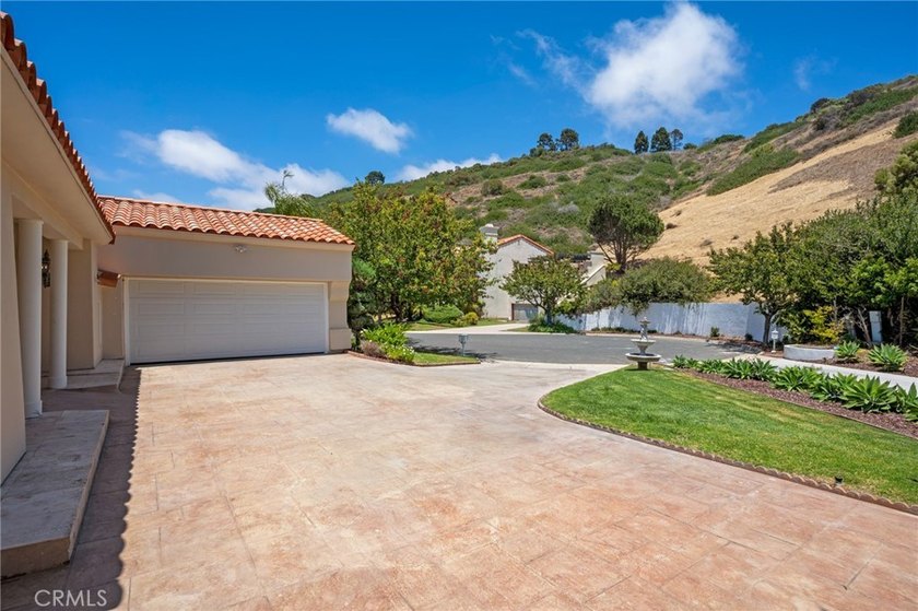 Panoramic ocean views from the living room, family room, dining - photo 37