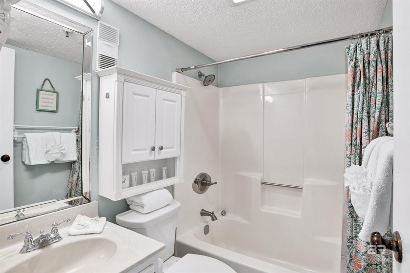 Priced to sell!!! New stainless appliances! The perfect getaway - photo 8