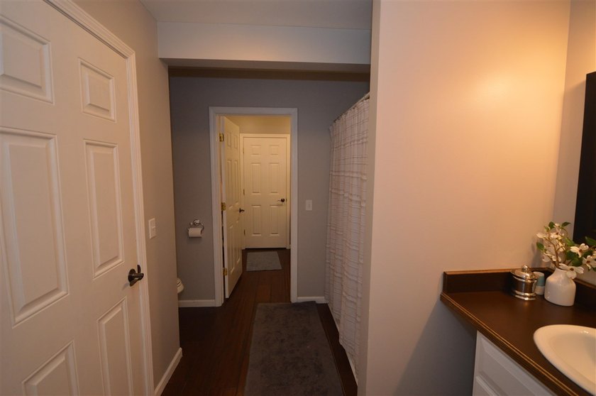 Welcome to 133 Cherry Street, probably one of the most iconic - photo 21