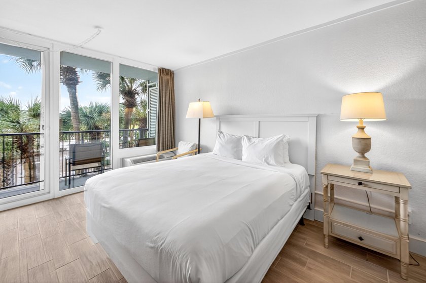 Renovated and rental-ready, this third-floor Bayside at - photo 3