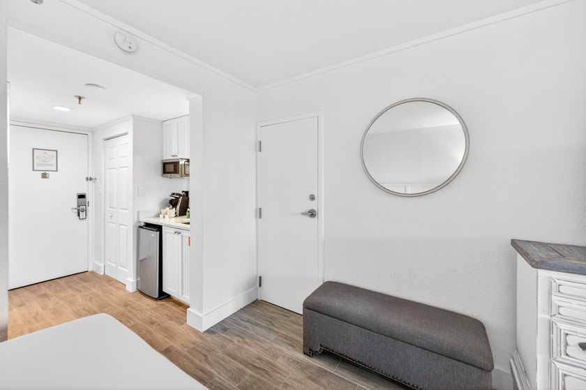 Renovated and rental-ready, this third-floor Bayside at - photo 6