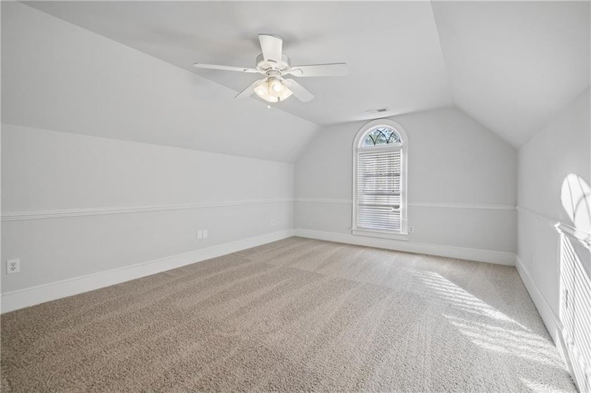 Introducing 1038 Overlook Dr, a residence arranged for everyday - photo 17
