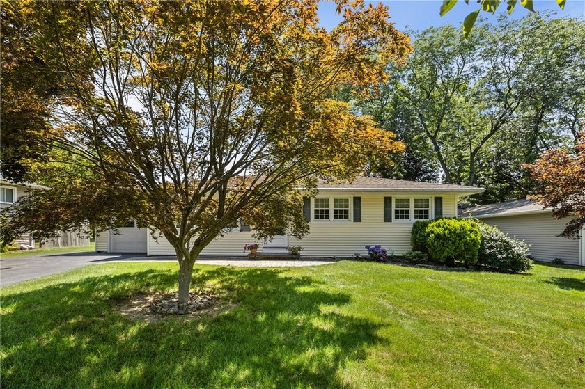 Beautifully maintained and lovingly cared for over the past 30 - photo 4