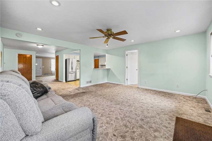 Beautifully maintained and lovingly cared for over the past 30 - photo 8