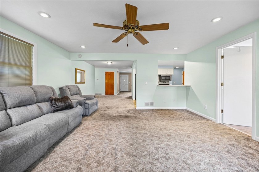 Beautifully maintained and lovingly cared for over the past 30 - photo 9