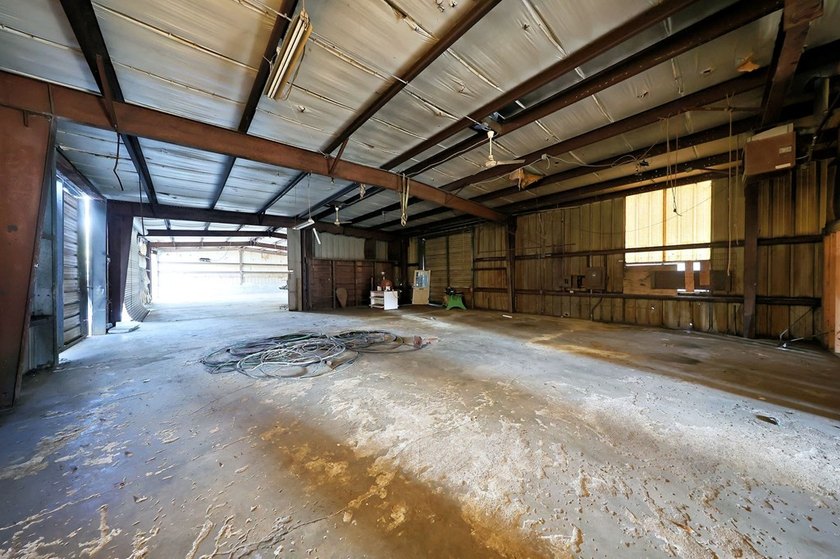 It's rare to find a commercial site this close to town that's - photo 12
