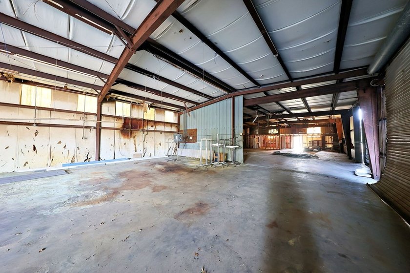 It's rare to find a commercial site this close to town that's - photo 13