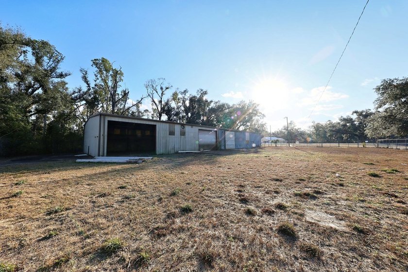 It's rare to find a commercial site this close to town that's - photo 15