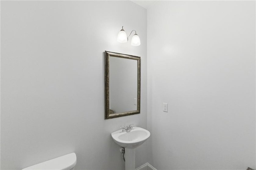 Move-in ready and beautifully maintained! This 5-bed,4.5-bath - photo 16