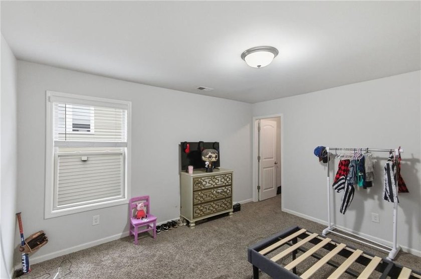 Move-in ready and beautifully maintained! This 5-bed,4.5-bath - photo 18