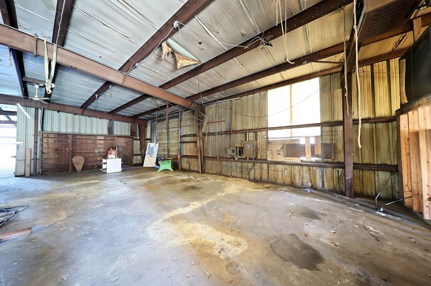It's rare to find a commercial site this close to town that's - photo 18
