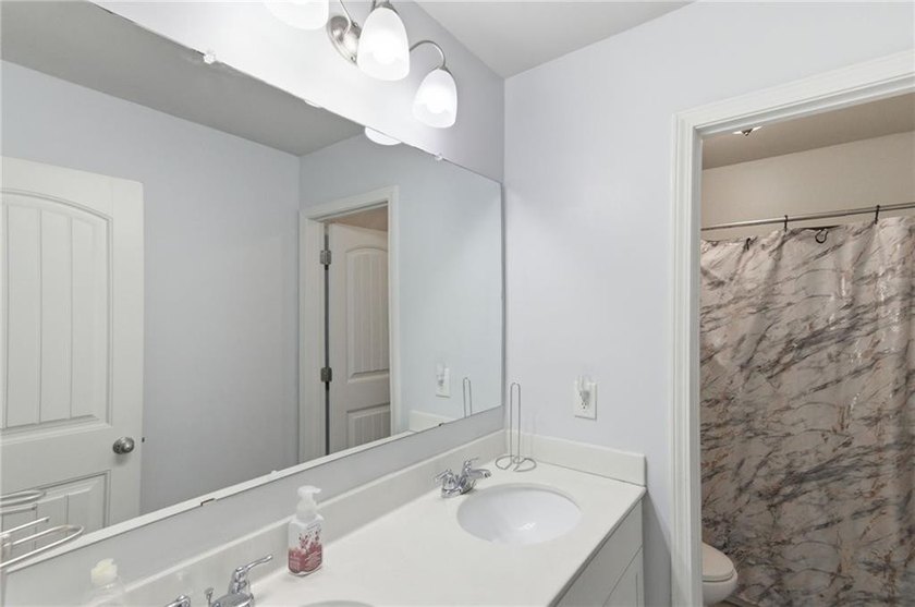 Move-in ready and beautifully maintained! This 5-bed,4.5-bath - photo 19