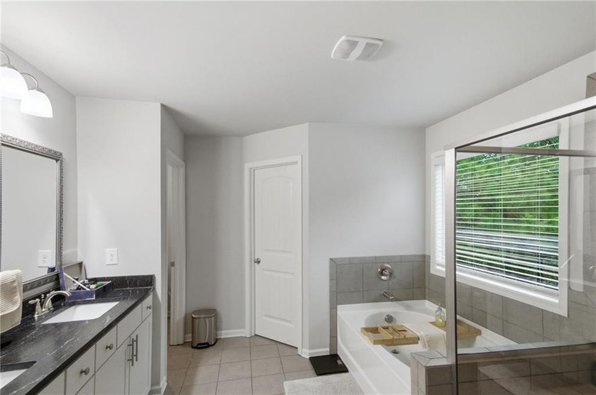 Move-in ready and beautifully maintained! This 5-bed,4.5-bath - photo 21