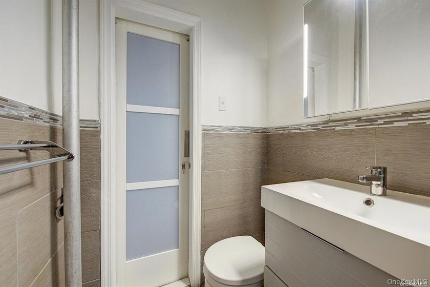 Step into this charming, fully renovated 1BR apartment in Prime - photo 10