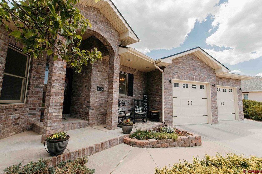 Welcome home to this beautifully updated ranch-style retreat in - photo 2