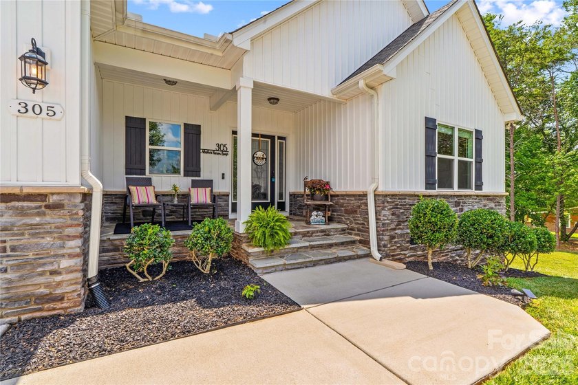 Built in 2020, this thoughtfully designed home combines modern - photo 3