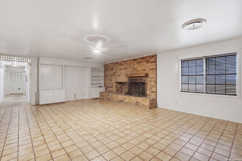Welcome to this one-of-a-kind property offering the perfect - photo 11