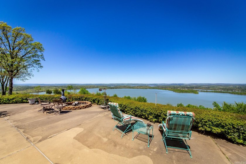 A truly one-of-a kind lake area retreat! Offered for the first - photo 31