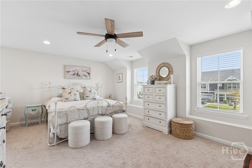 The heart of this this meticulously maintained 5-bedroom - photo 36