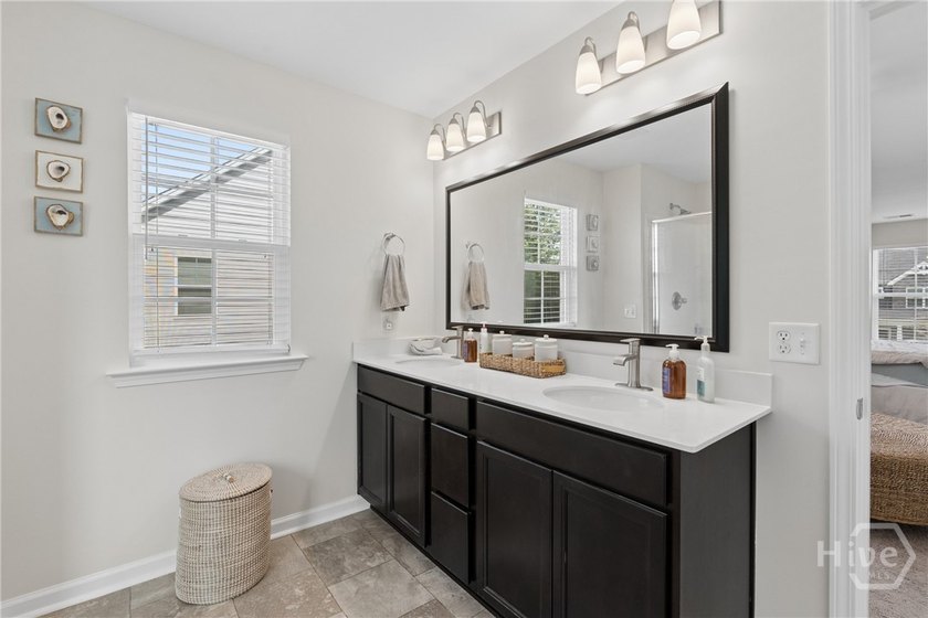 The heart of this this meticulously maintained 5-bedroom - photo 41