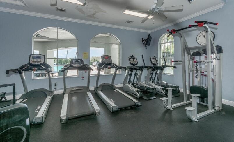 Great opportunity to own in a desirable Riviera Beach community! - photo 12