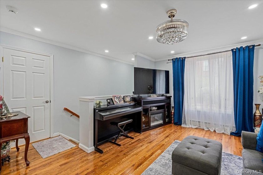 Beautiful Diamond Condition 2 Family Home In The Heart Of The - photo 3