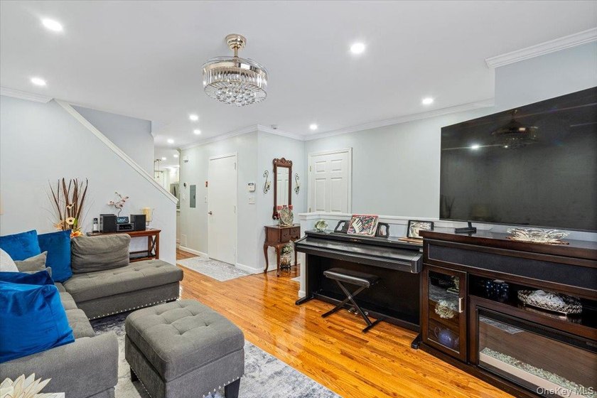 Beautiful Diamond Condition 2 Family Home In The Heart Of The - photo 4