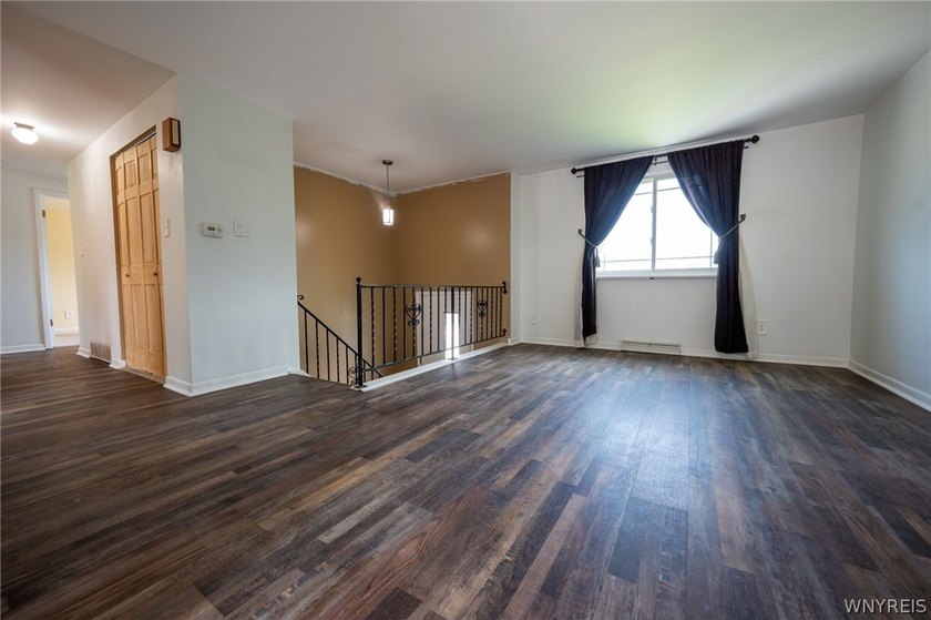 Welcome to 3933 Sharondale Drive! This inviting 3-bedroom - photo 3