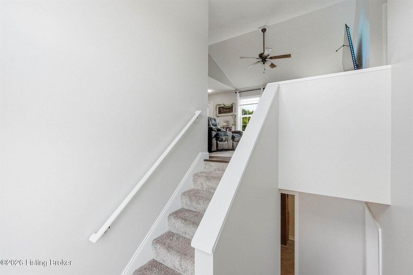 Welcome home to the perfect blend of space, comfort, and - photo 5