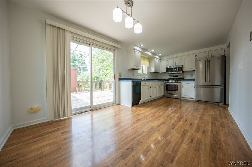 Welcome to 3933 Sharondale Drive! This inviting 3-bedroom - photo 7