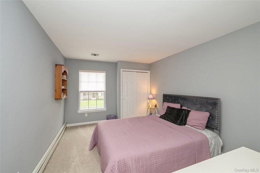 Beautifully maintained custom-appointed hi-ranch! Built in 2004 - photo 16