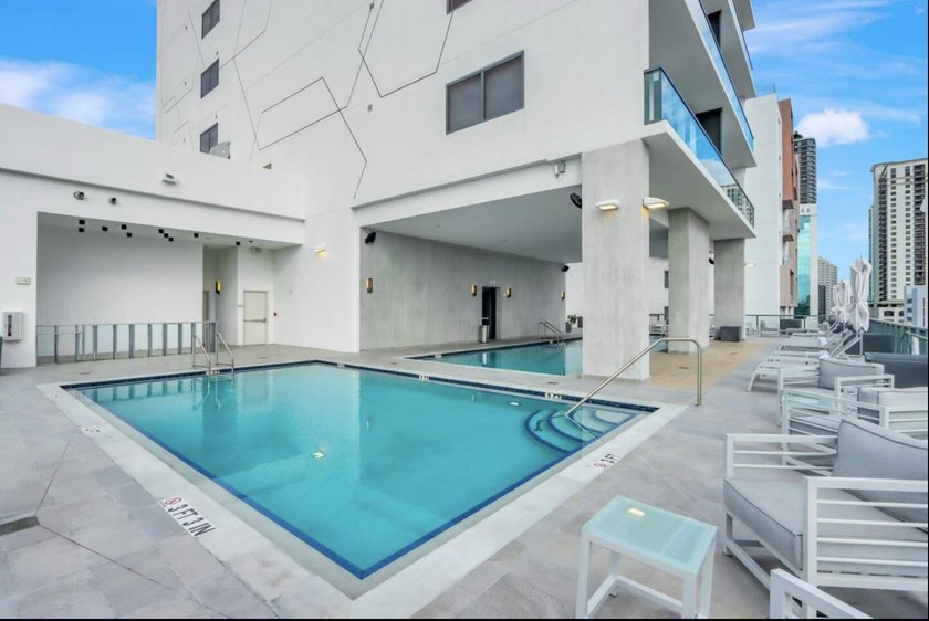Turn-key and fully furnished 1-bedroom, 1-bath unit in the heart - photo 15