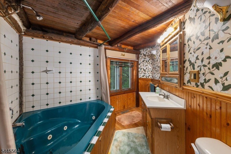 Charming LOG CABIN Home in Greenwood Lake's sought after - photo 16