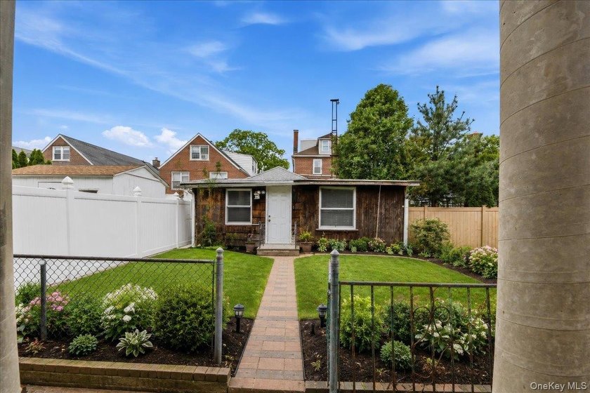 2 family Brick Semi attached Ideally located in Pelham Gardens - photo 2