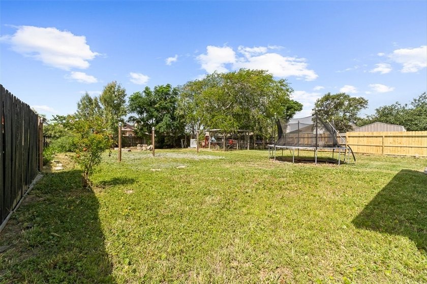 Situated on a spacious 0.31-acre lot in Flour Bluff, this - photo 23