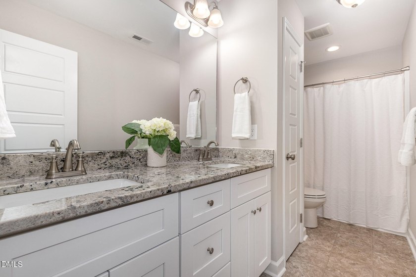 Up to 4,000 in closing cost with acceptable offer. Beautifully - photo 38