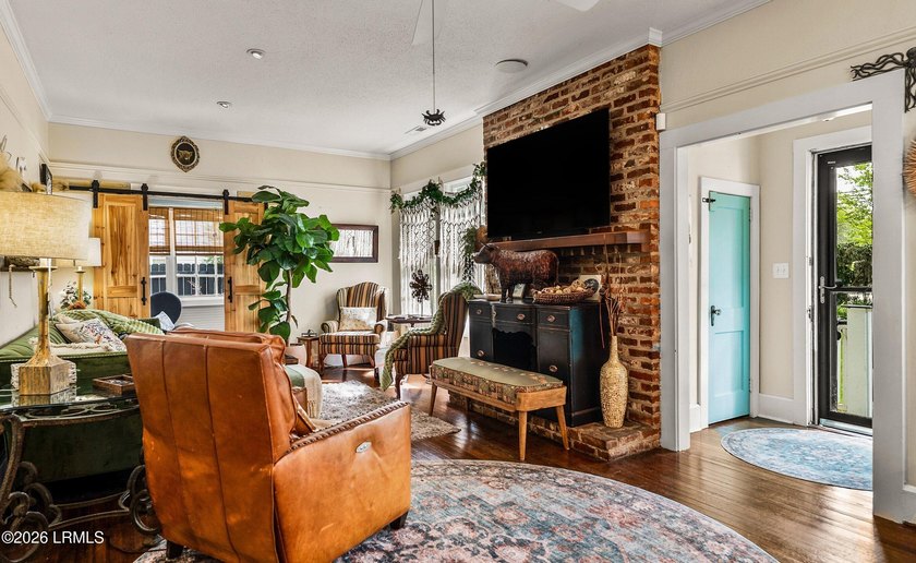 Discover a rare opportunity to own a beautiful 4 bedroom, 4 bath - photo 4