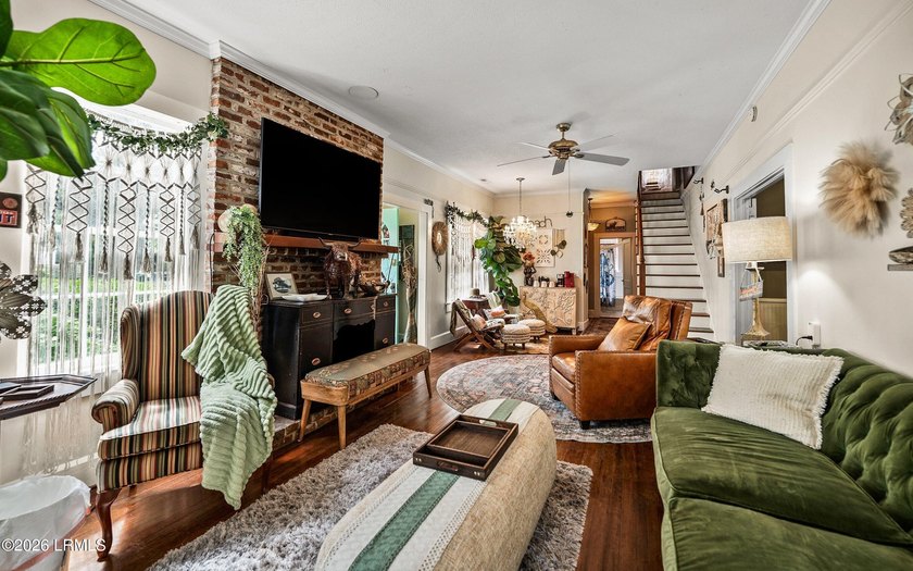 Discover a rare opportunity to own a beautiful 4 bedroom, 4 bath - photo 6